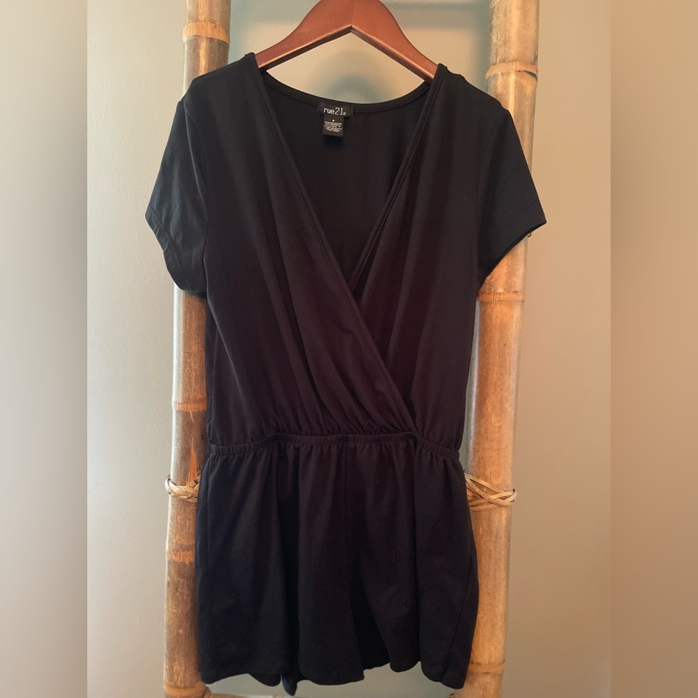 Rue21 Black Romper with Short Sleeves